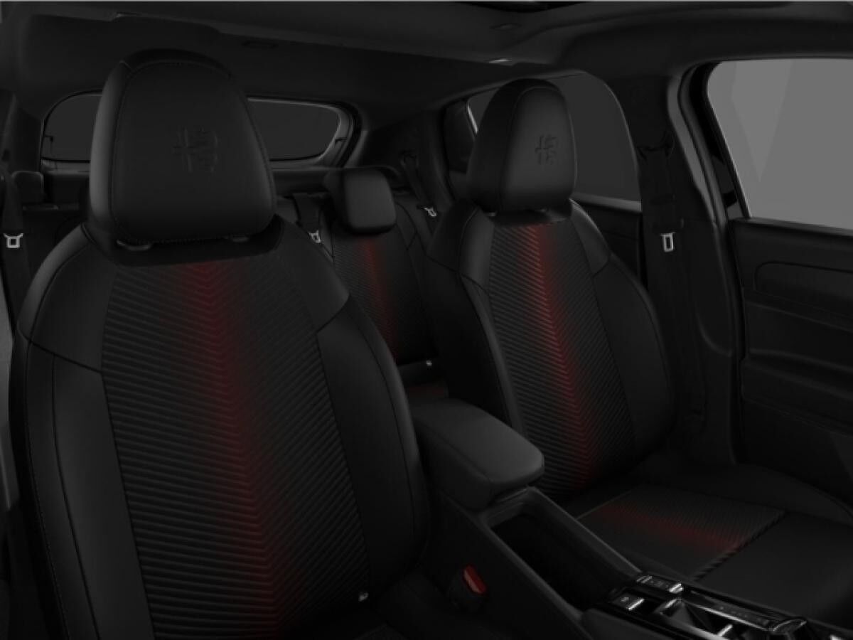 Alfa Romeo Junior Ibrida Q4 1.2 VGT Mild-Hybrid Pano LED Navi