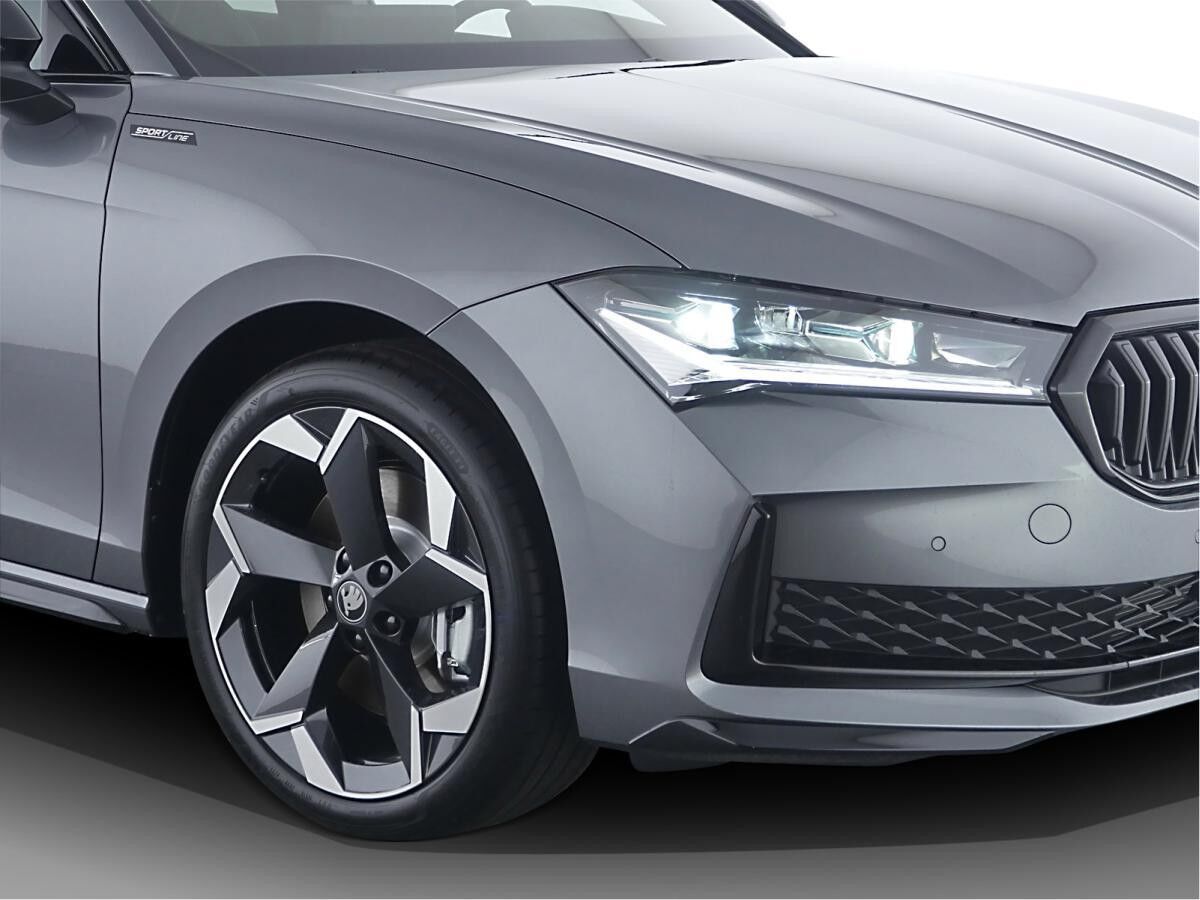 Skoda Superb Combi Sportline 1,5 TSI iV AHK R-Kamera