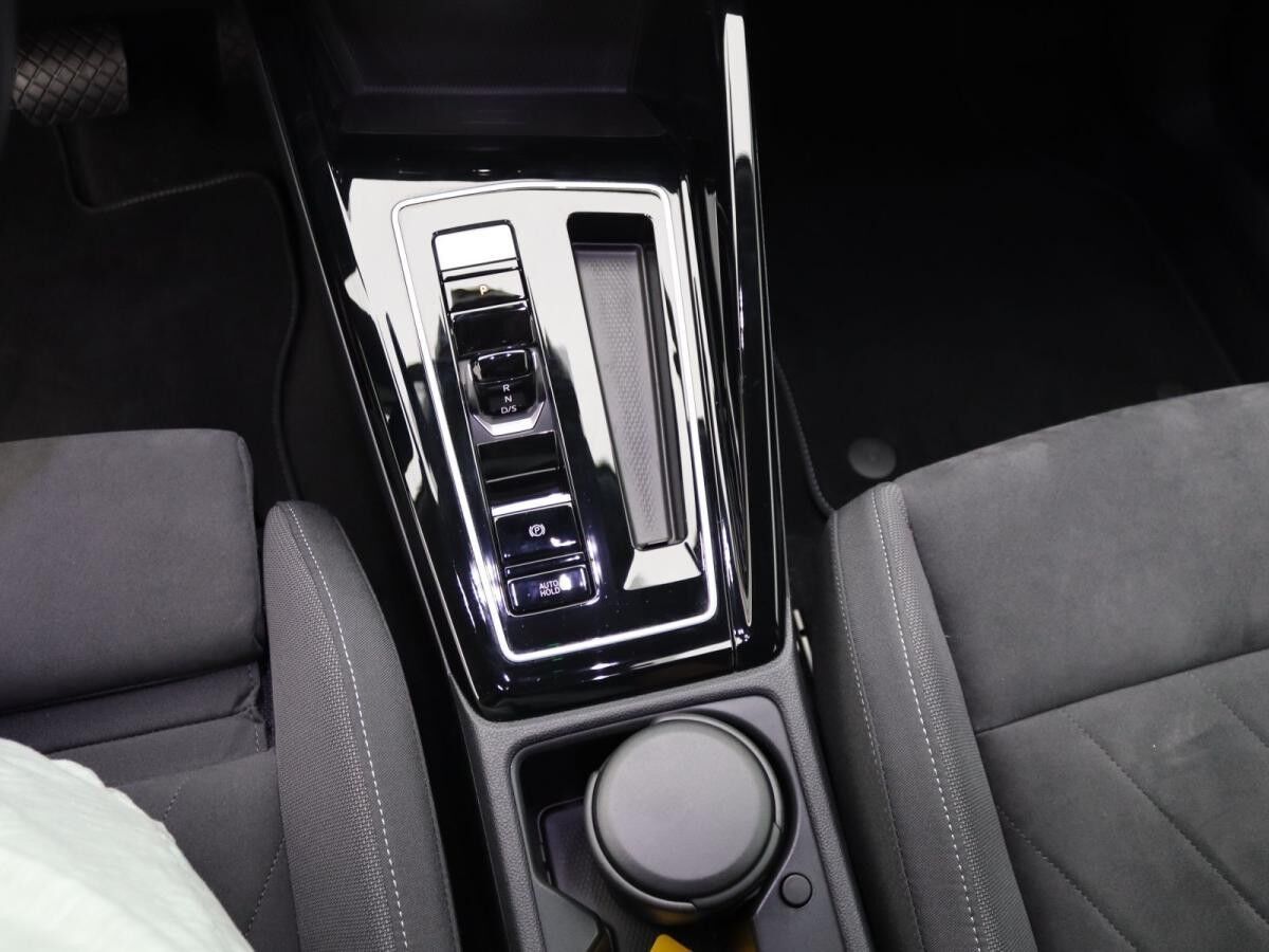 Volkswagen Golf VIII Style 2.0TSI DSG/ Navi, App, LED+, ACC