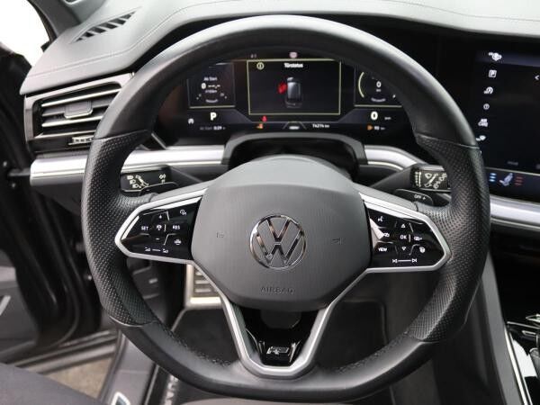 Volkswagen Touareg R-Line 3.0TDI 4M DSG / Matrix, Pano, AHK