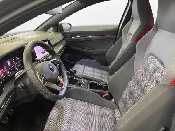 Volkswagen Golf VIII GTI Pano Matrix LM 19" Navi PDC vo+hi ACC