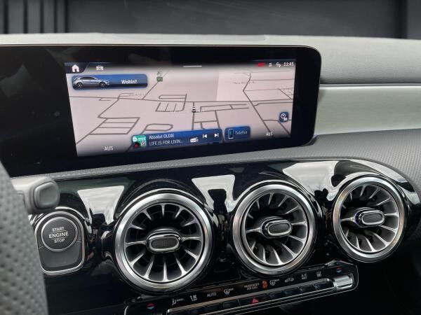 Mercedes-Benz A250e SpecialEdition Premium Fahrassistent Pano Headup AHK