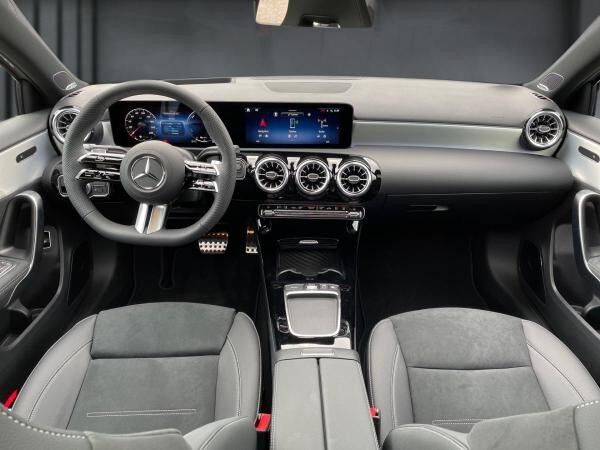 Mercedes-Benz A250e SpecialEdition Premium Fahrassistent Pano Headup AHK