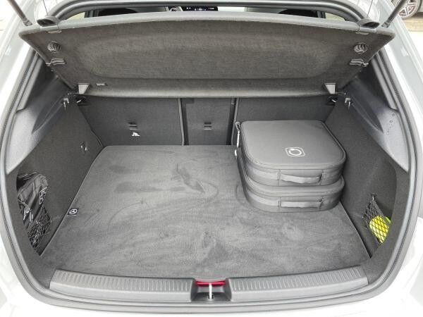Mercedes-Benz A250e SpecialEdition Premium Fahrassistent Pano Headup AHK