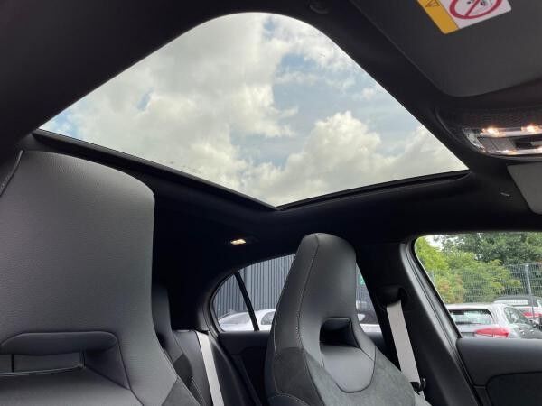 Mercedes-Benz A250e SpecialEdition Premium Fahrassistent Pano Headup AHK