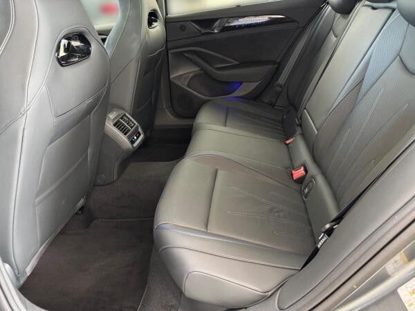 Volkswagen Passat Variant 2.0 TDI R-LINE 4M NAVI*360°KAM*AHK*MATRIX
