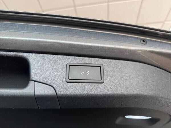 Volkswagen Passat Variant 2.0 TDI R-LINE 4M NAVI*360°KAM*AHK*MATRIX