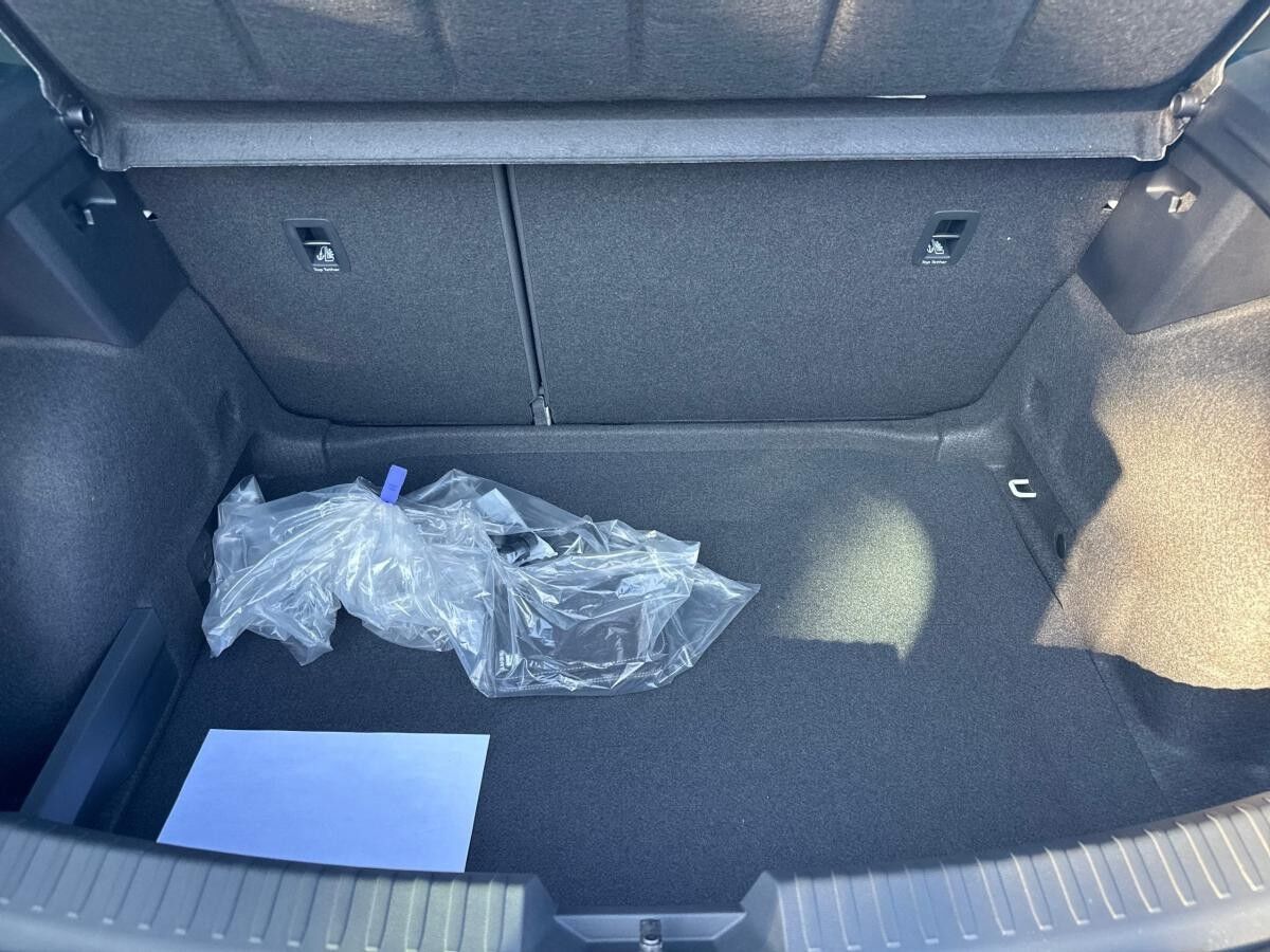 Seat Leon 1.5 eTSI Road Edition DSG SHZ|FaPa M|RFK