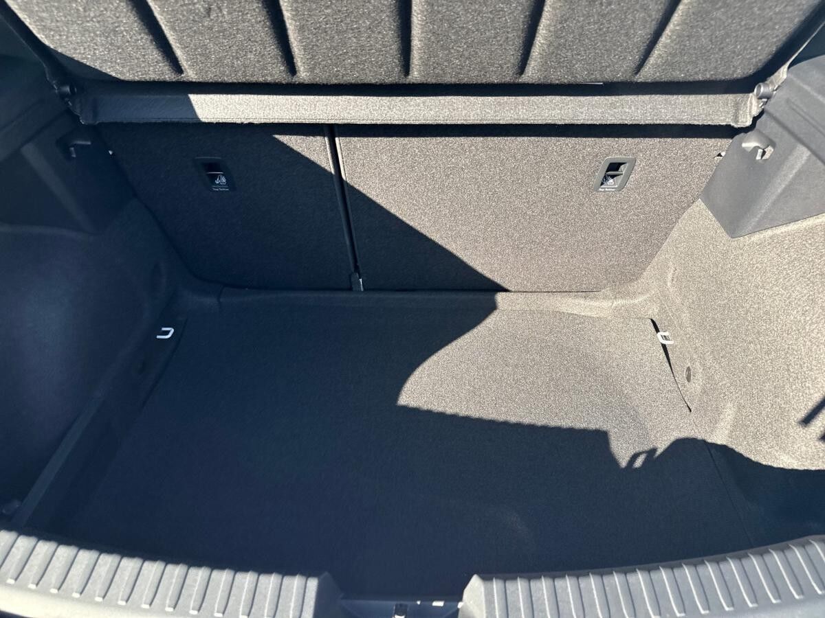 Seat Leon 1.5 eTSI Road Edition DSG SHZ|FaPa M|RFK