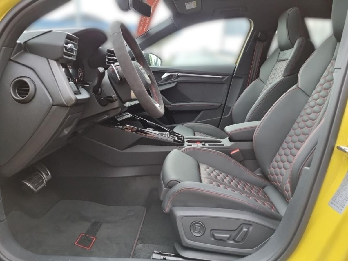 Audi RS3 Sportback - Panorama-Glasdach-  Bang & Olufsen Premium- Audi virtual cockpit plus