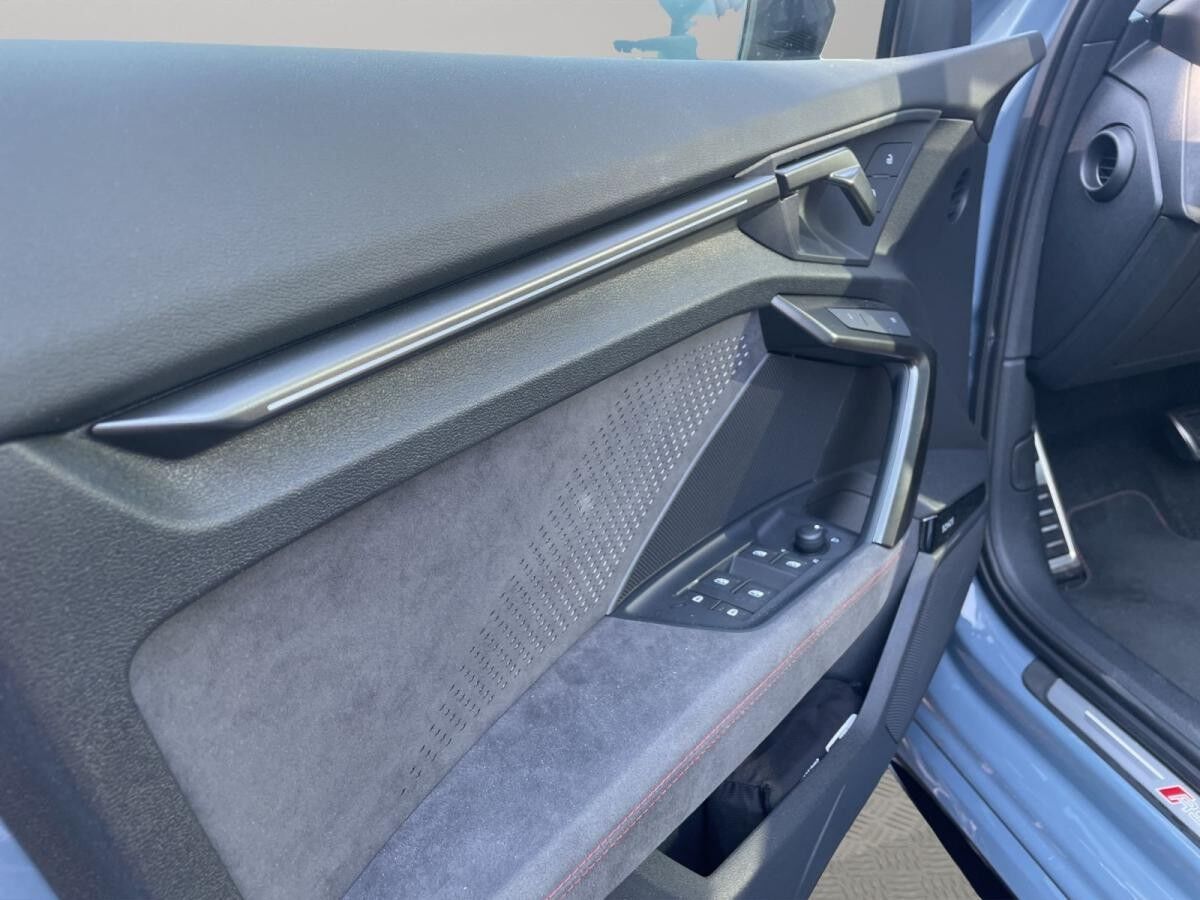 Audi RS3 RS 3 Limousine Matrix Pano HuD SONOS Keramik