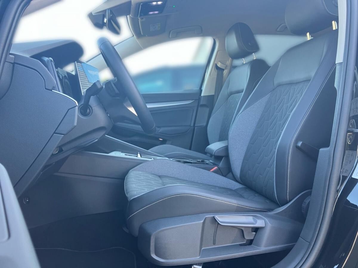 Volkswagen Golf VIII Life 1.5 TSI DSG / LED, ACC, AHK, Navi