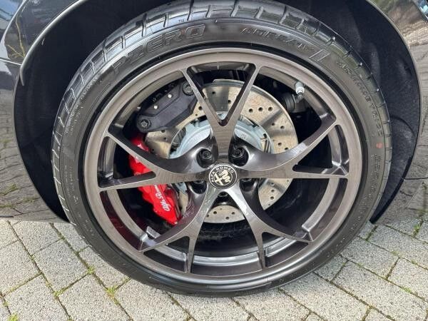 Alfa Romeo Giulia Quadrifoglio 2.9 V6 Bi-Turbo - Akrapovic