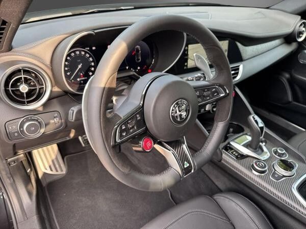 Alfa Romeo Giulia Quadrifoglio 2.9 V6 Bi-Turbo - Akrapovic