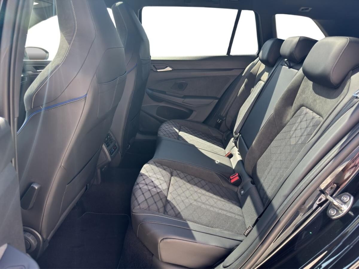 Volkswagen Golf VIII Variant 2.0 TDI DSG - R-Line