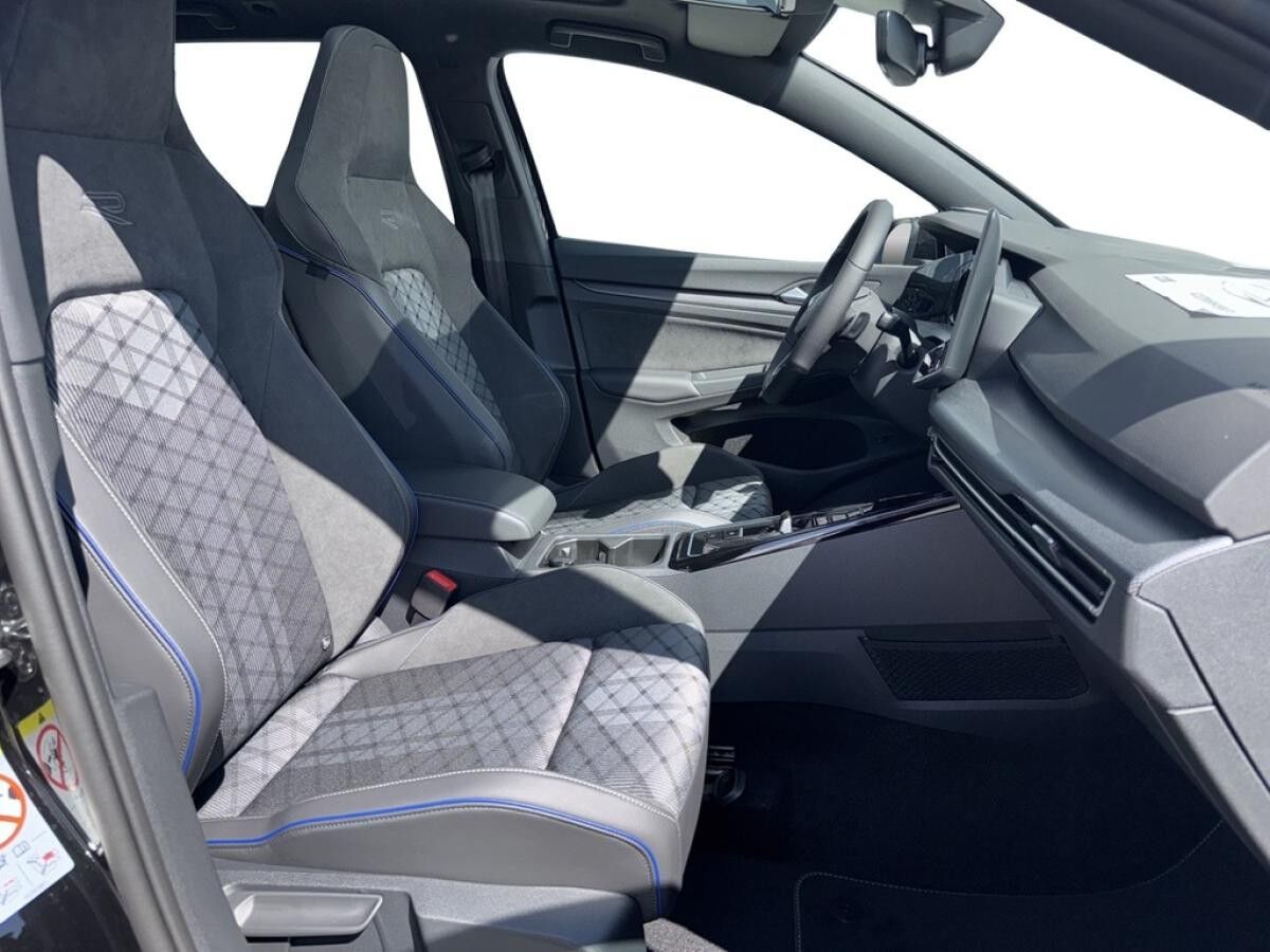 Volkswagen Golf VIII Variant 2.0 TDI DSG - R-Line