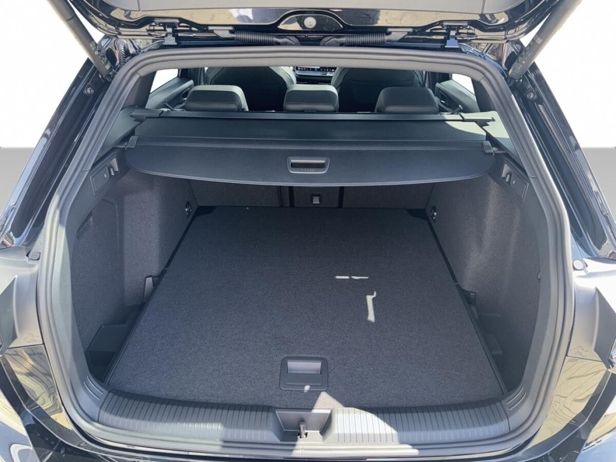 Volkswagen Golf VIII Variant 2.0 TDI DSG - R-Line