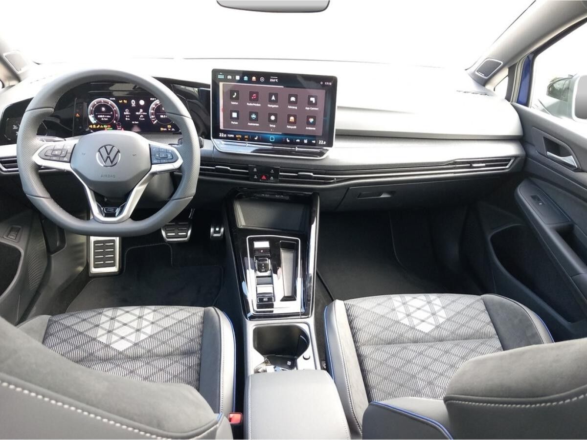 Volkswagen Golf VIII Variant 1.5 eTSI DSG - R-Line