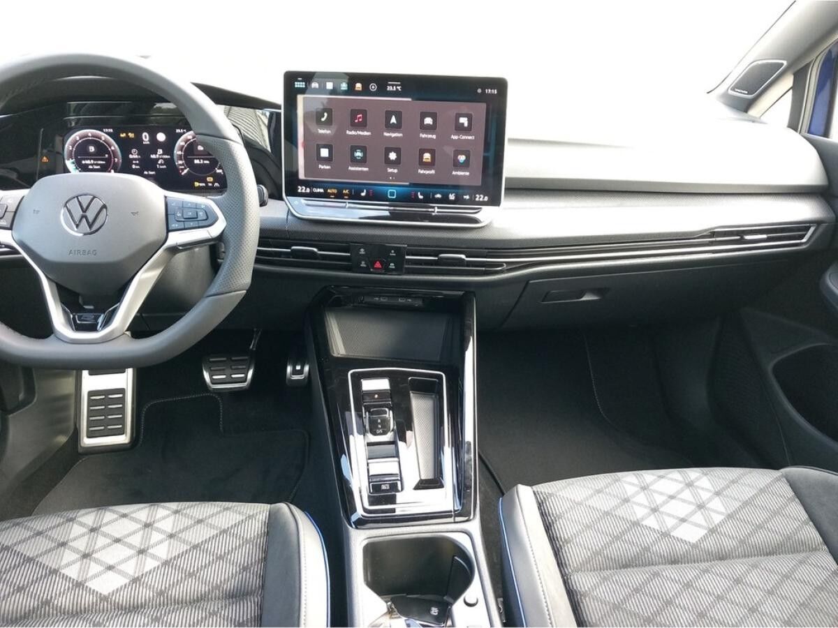 Volkswagen Golf VIII Variant 1.5 eTSI DSG - R-Line