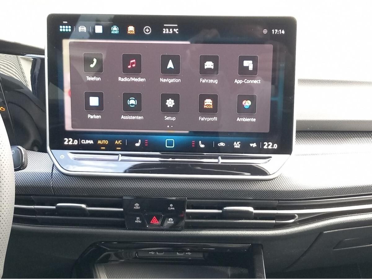 Volkswagen Golf VIII Variant 1.5 eTSI DSG - R-Line