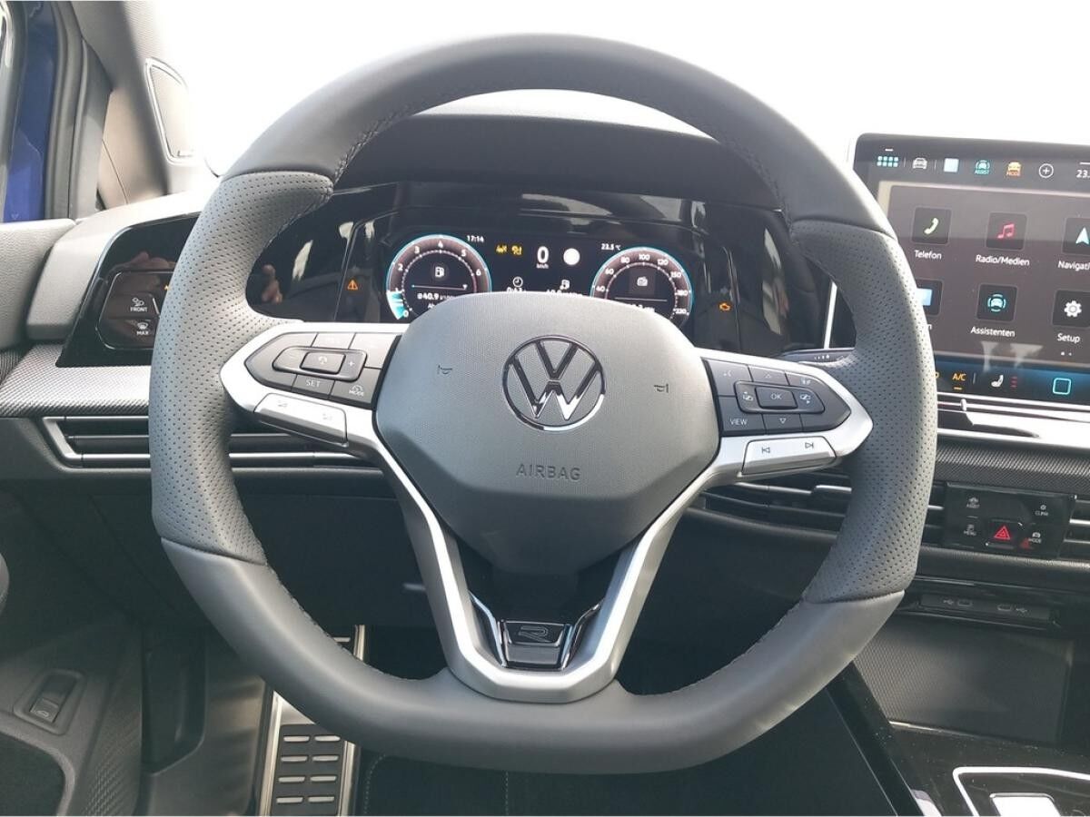 Volkswagen Golf VIII Variant 1.5 eTSI DSG - R-Line