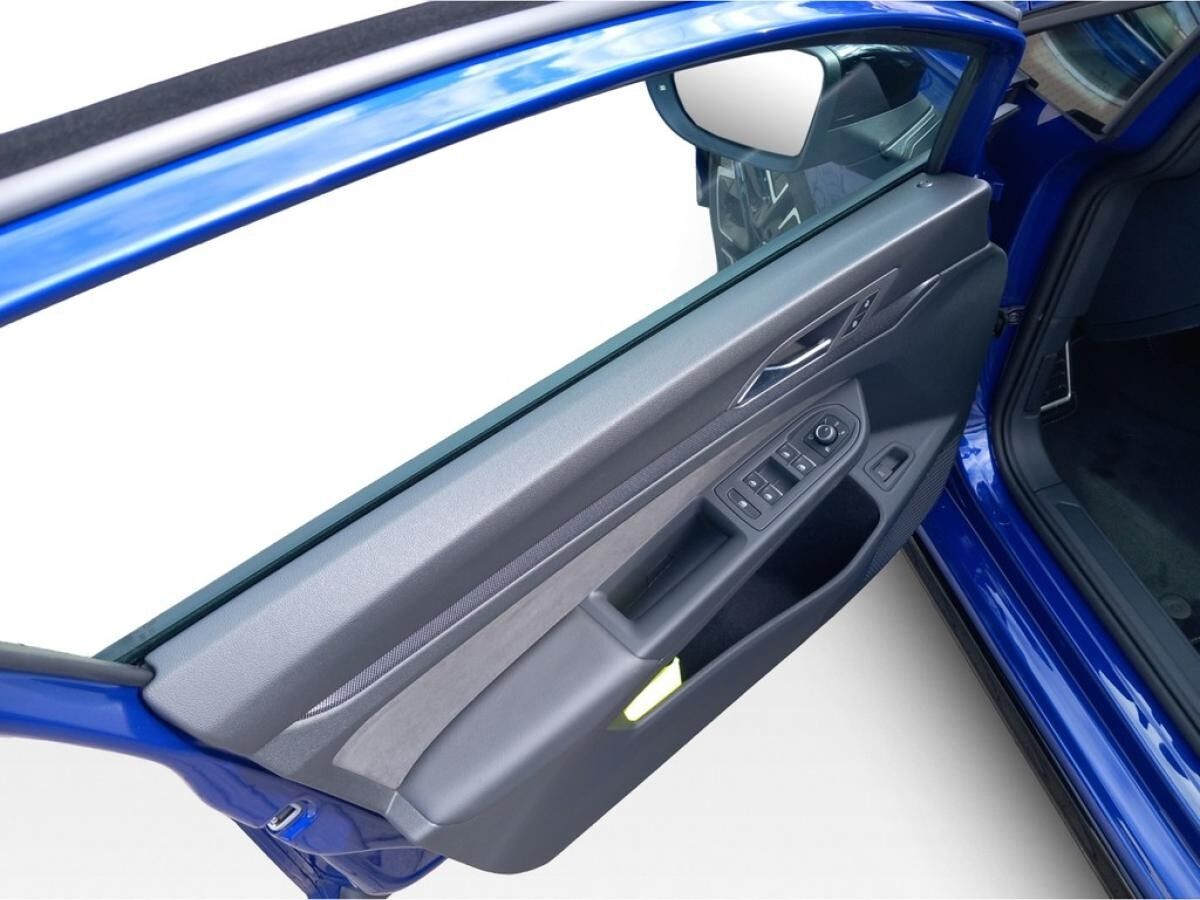 Volkswagen Golf VIII Variant 1.5 eTSI DSG - R-Line