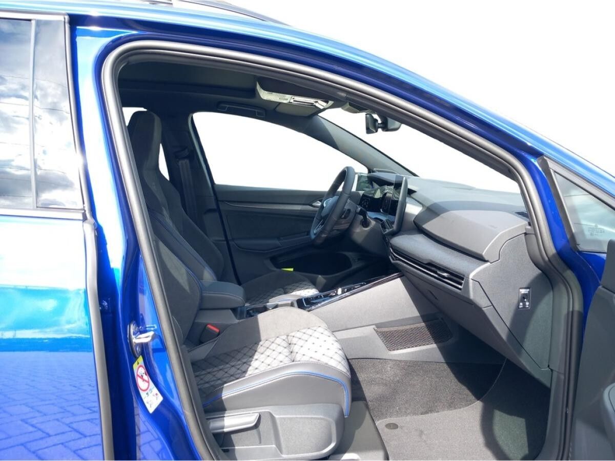 Volkswagen Golf VIII Variant 1.5 eTSI DSG - R-Line