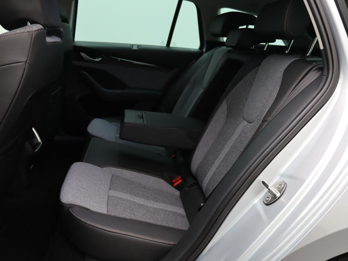 Skoda Octavia Combi Tour 2.0 TDI DSG / LED, ACC, AHK