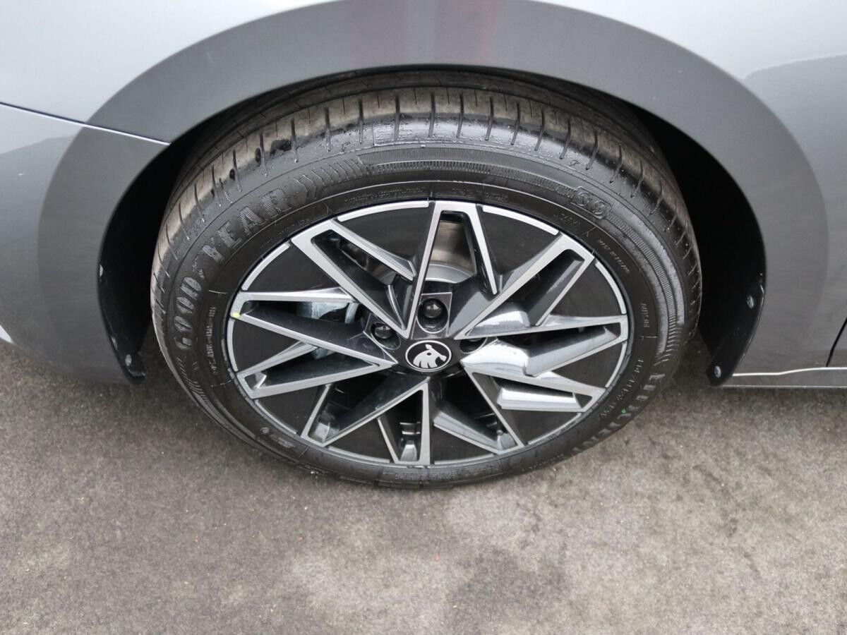 Skoda Octavia Combi Tour 2.0 TDI DSG / LED, ACC, Navi