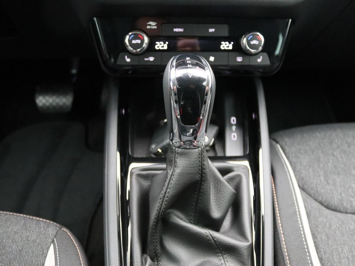 Skoda Kamiq Selection 1.0 TSI DSG / Matrix, ACC, AHK