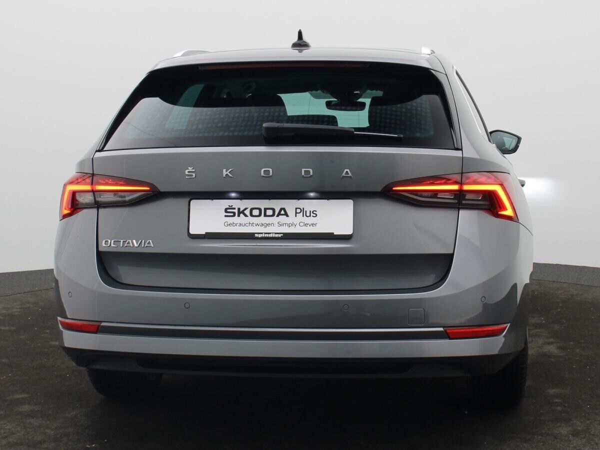 Skoda Octavia Combi Style 2.0TDI DSG / Navi, Pano, LED