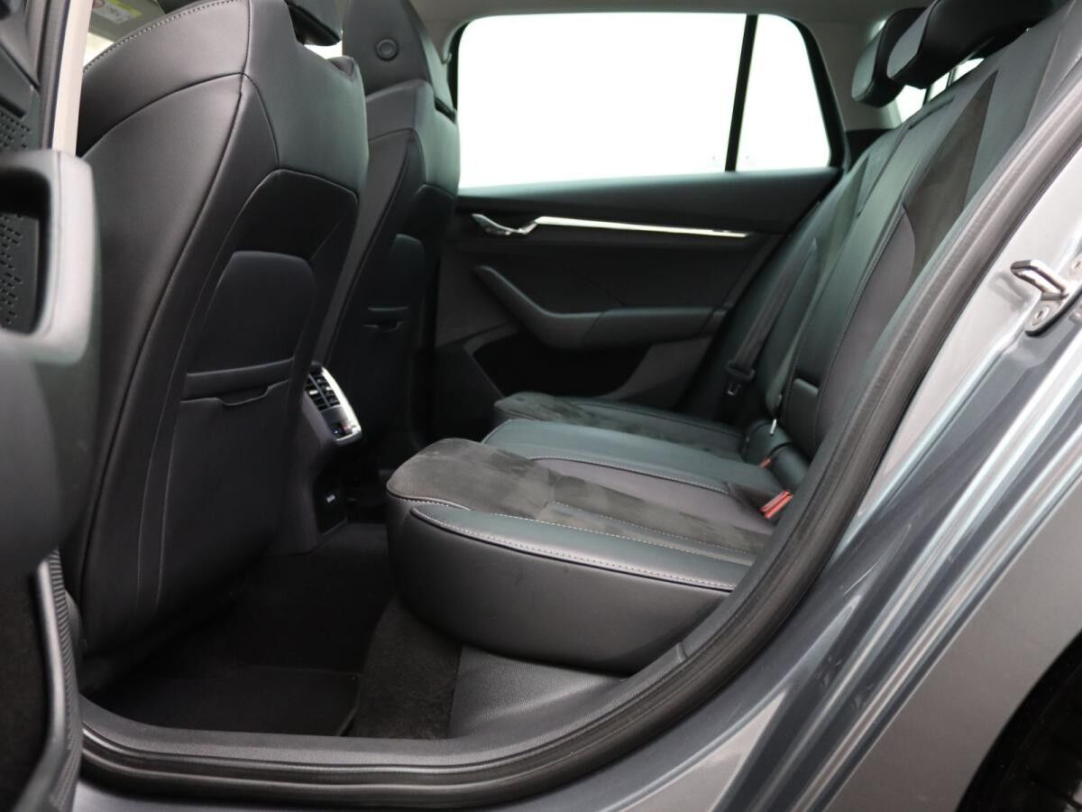 Skoda Octavia Combi Style 2.0TDI DSG / Navi, Pano, LED