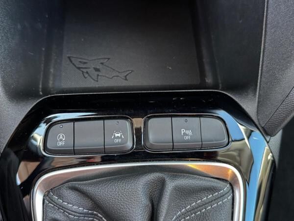 Opel Corsa F 1.2 Edition Navi+SHZ+Kam.+PDC+SpurH