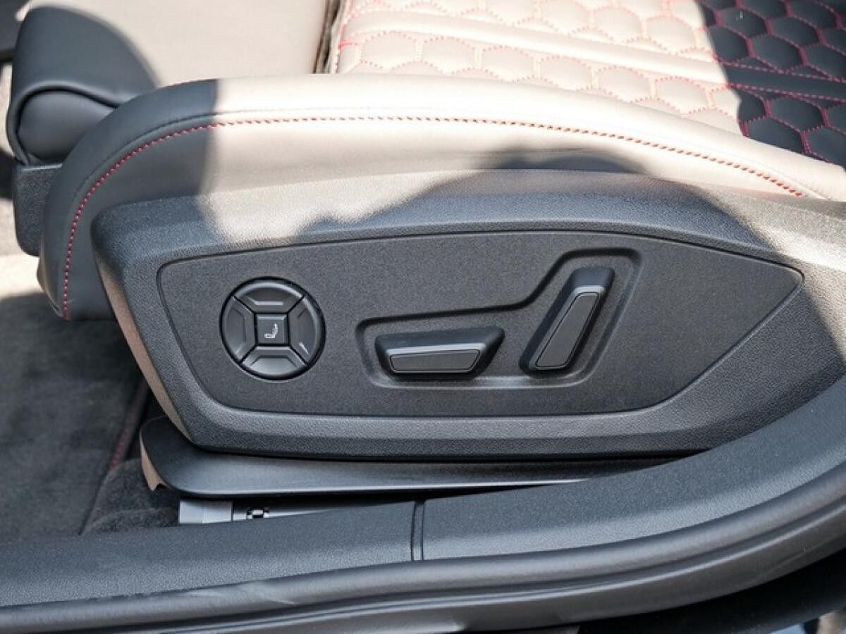 Audi RS3 UPE br. 88.965,- Sportback S tronic /