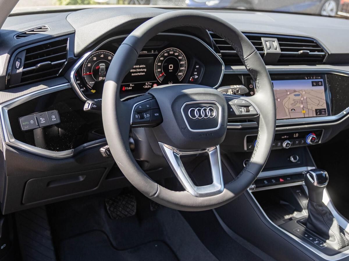 Audi Q3 SUV advanced 35 TFSI S tronic AHK NAVI MATRIX 360°