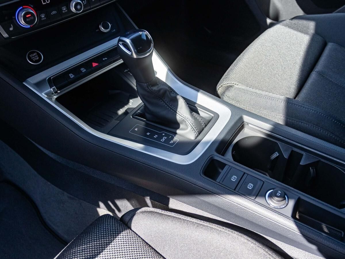 Audi Q3 SUV advanced 35 TFSI S tronic AHK NAVI MATRIX 360°