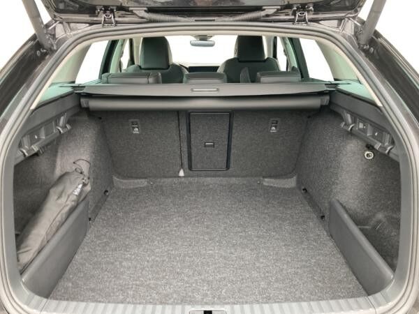 Skoda Octavia Combi Selection 2.0 TDI DSG -SOFORT VERFÜGBAR-