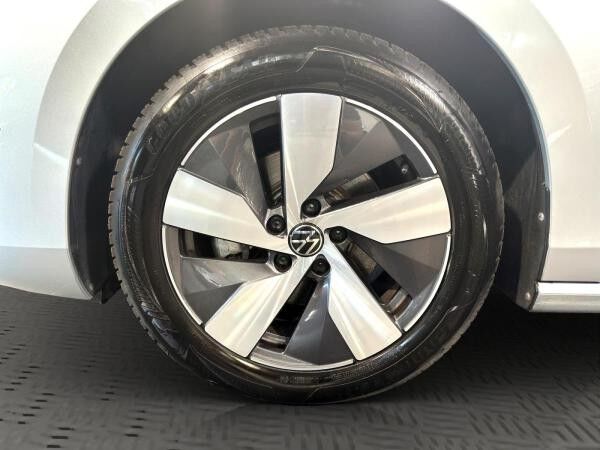 Volkswagen Passat Variant Business 2.0 TDI*DSG*DCC*HuD*AHK