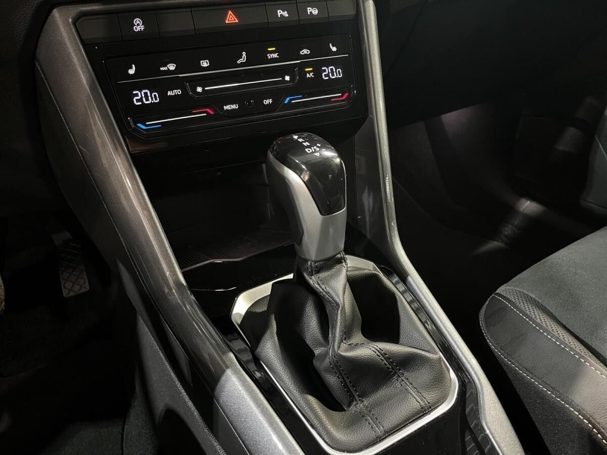 Volkswagen T-Roc Style 1.5 TSI*NAV*DSG*IQ DRIVE*ACC*CAM*LED Volkswagen T-Roc Style 1.5 TSI*NAV*DSG*IQ DRIVE*ACC*CAM*LED