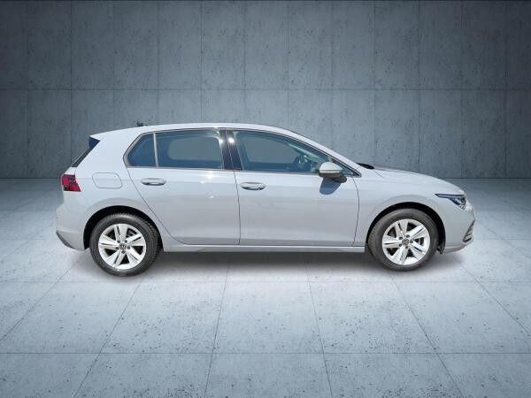 Volkswagen Golf Life 1.0 TSI STHZ*NAVI*SHZ vo/hi*LED*KlimaA