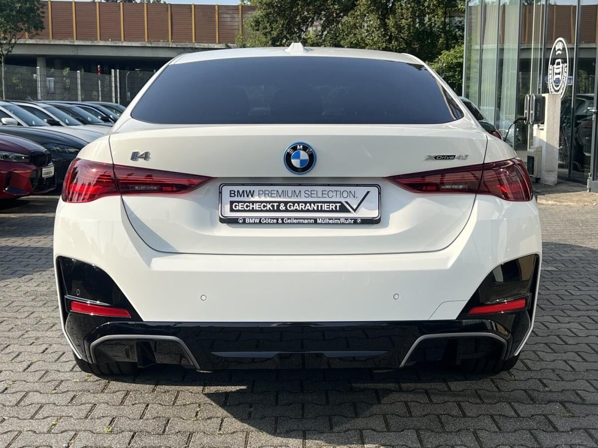 BMW i4 xDrive40 M Sport //Stop&Go HeadUp FACELIFT!!!