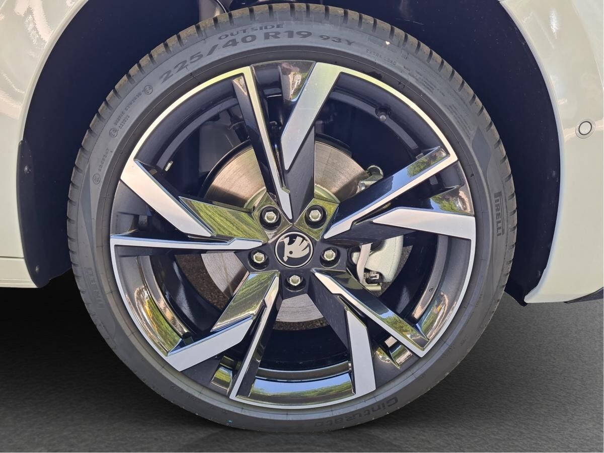 Skoda Octavia Combi 2.0 TDI DSG MATRIX AHK 360° Winter