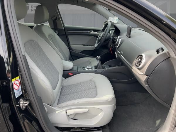 Audi A3 1.6 TDI 30 Design PDC KLIMA MMI Plus