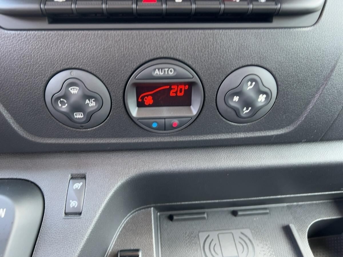 Nissan Interstar L2H2 Automatik AHK SHZ Kamera Navi