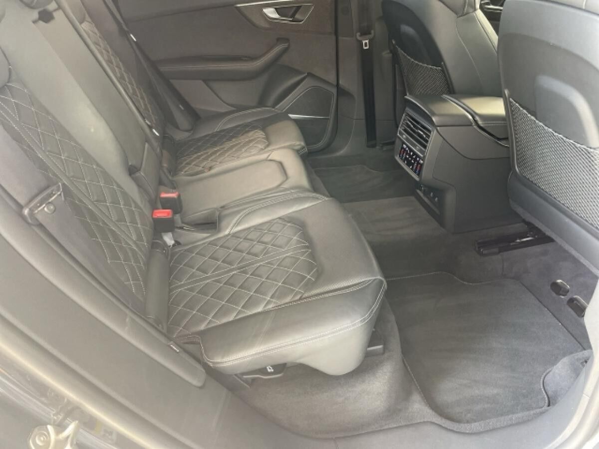 Audi Q8 50 TDI qu Matrix AHK Memory HuD Pano Standhzg