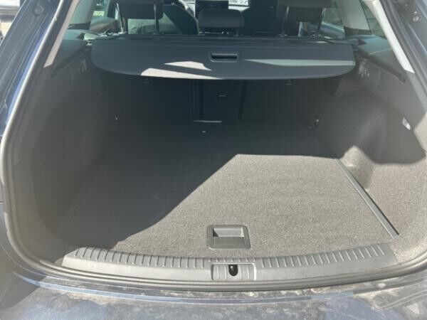 Seat Leon Sportstourer Road Edition 2.0 TDI DSG AHK MATRIX RÜCKFAHRKAMERA