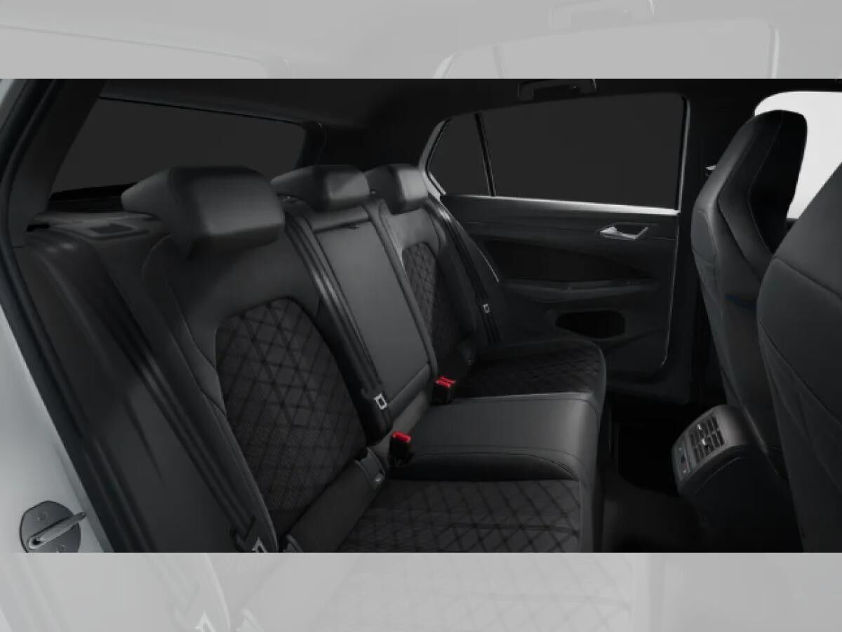 Volkswagen Golf R-Line 2.0TSI 190PS DSG 4MOTION *BLACK STYLE*MATRIX*AHK*STANDHZG*KEYLESS*55.180€*