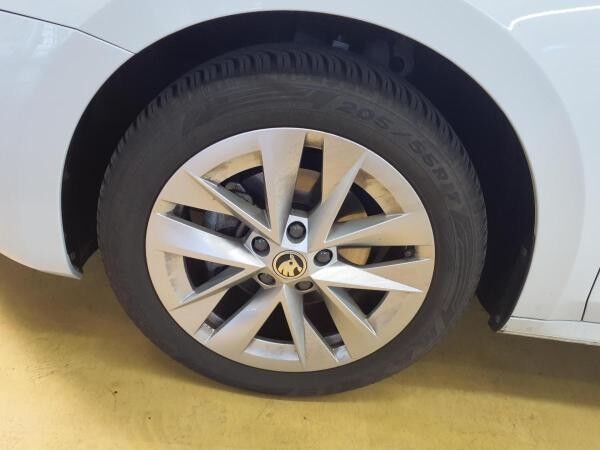 Skoda Octavia 🔥KEINE NEBENKOSTEN🔥GANZJAHRESREIFEN🔥NAVI🔥KAMERA🔥LED🔥