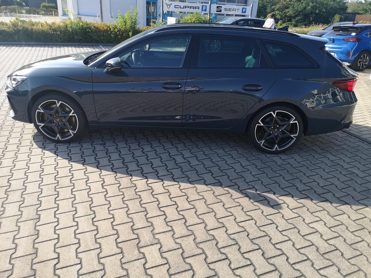 Cupra Leon 2.0 TSI 333PS 4Drive VZ HD-Matrix-LED Pano/Schiebe Aktion bis 14.11.2025