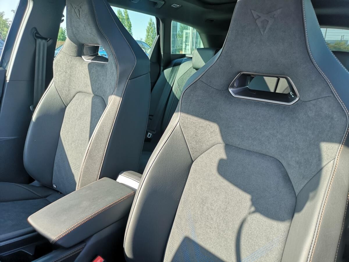 Cupra Leon 2.0 TSI 333PS 4Drive VZ HD-Matrix-LED Pano/Schiebe Aktion bis 14.11.2025